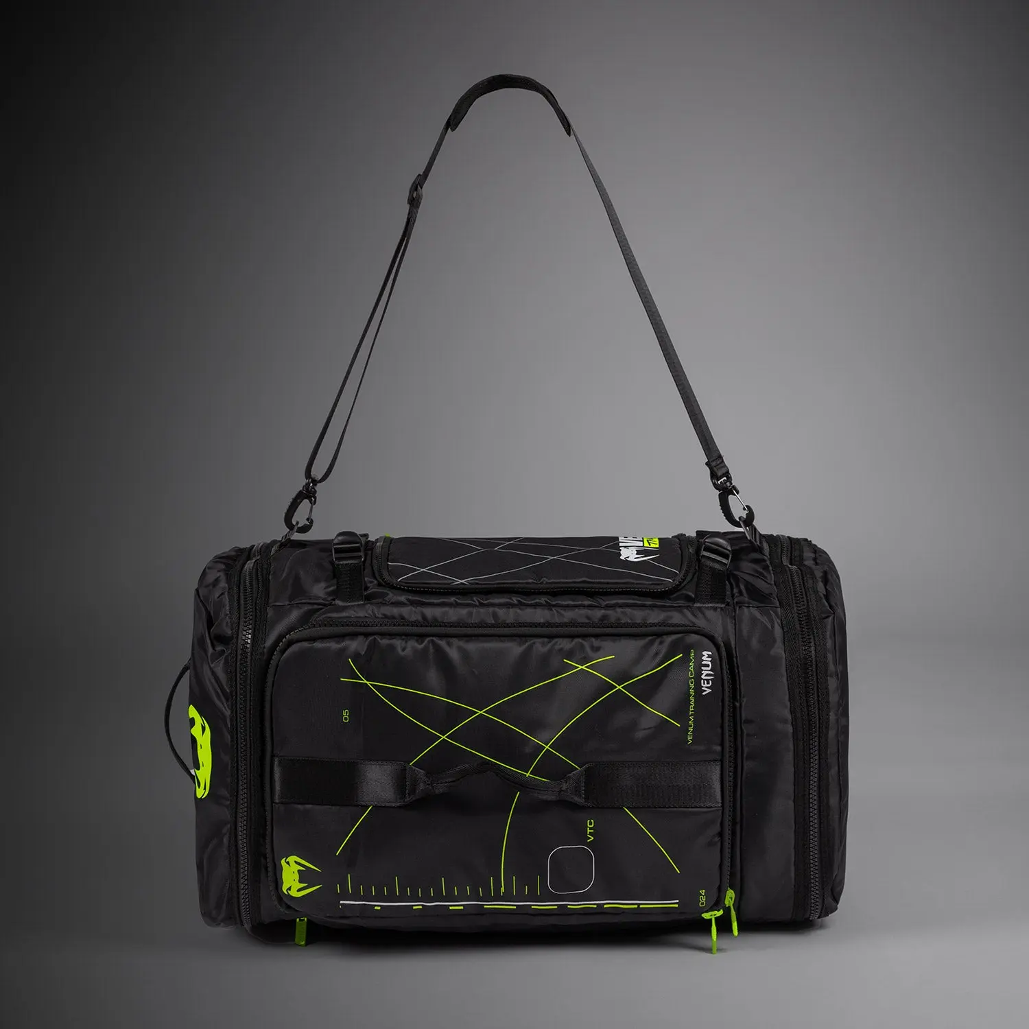 Venum Training Camp 4.0 Sports Bag - Black/Neon Green, преден изглед с презрамка