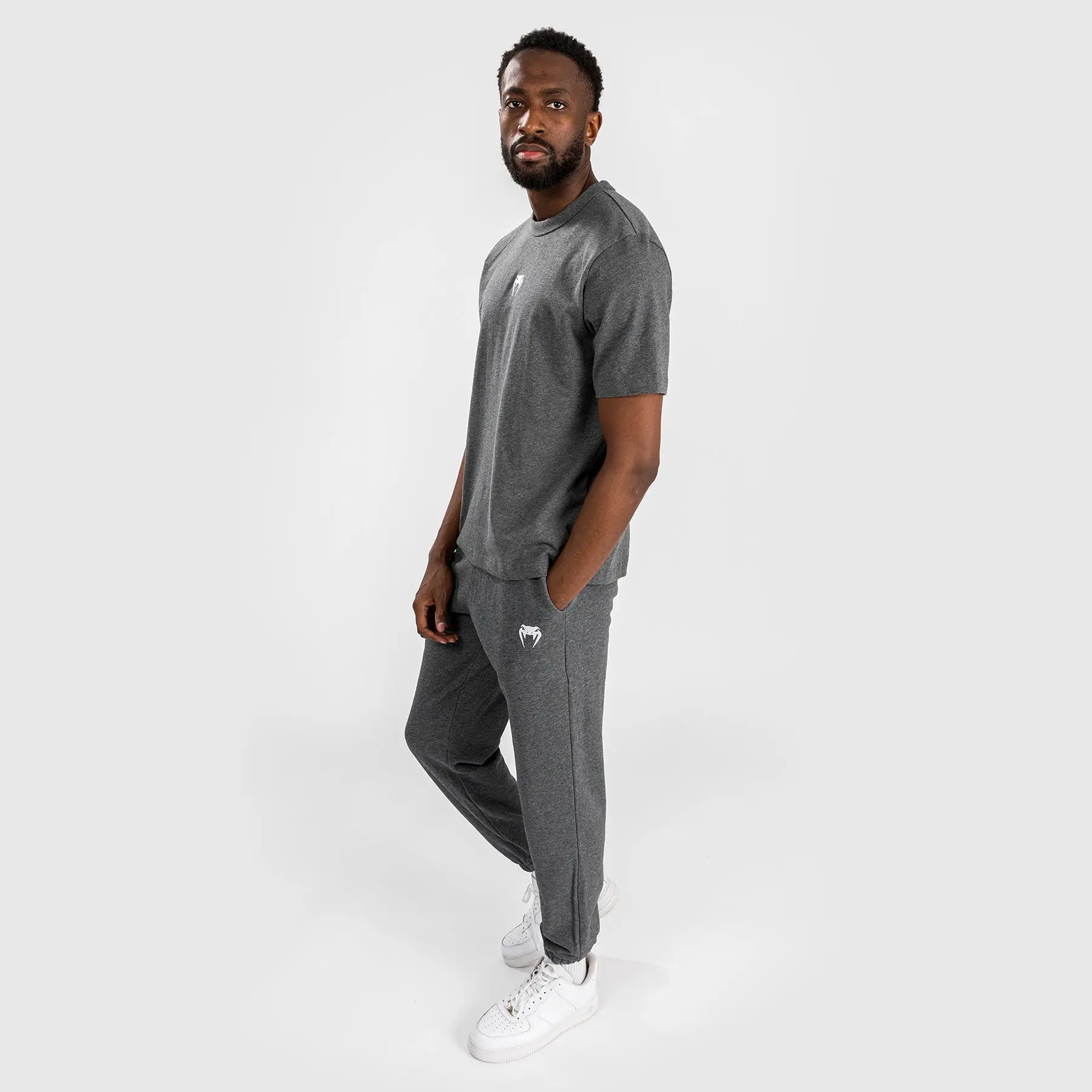 Тениска - Venum Interference 3.0 T-Shirt - Dark Heather Grey, мъжки изглед отстрани