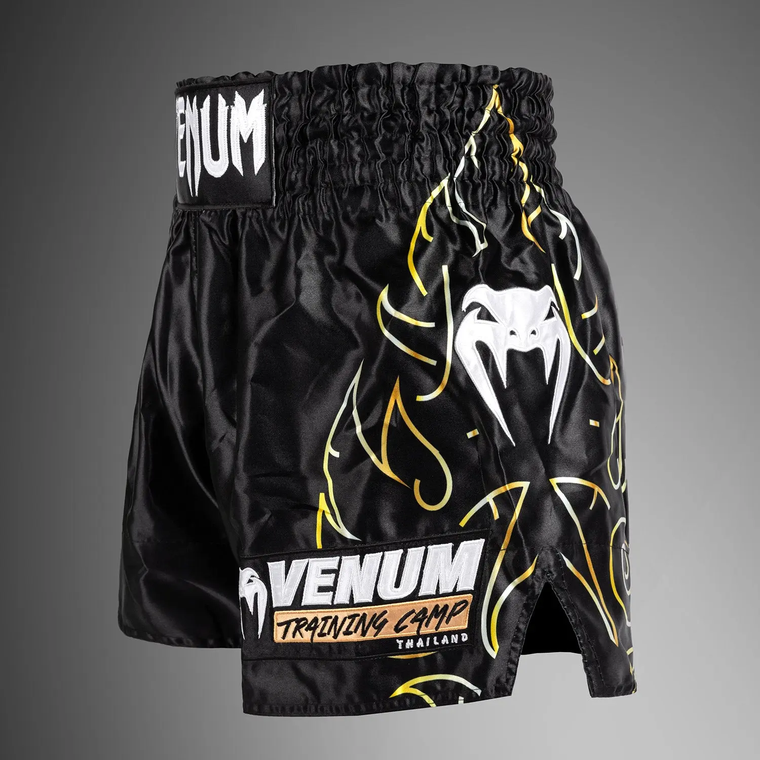 Муай Тай Шорти - Venum VTC Flames Muay Thai Shorts - Black/Gold: преден страничен изглед