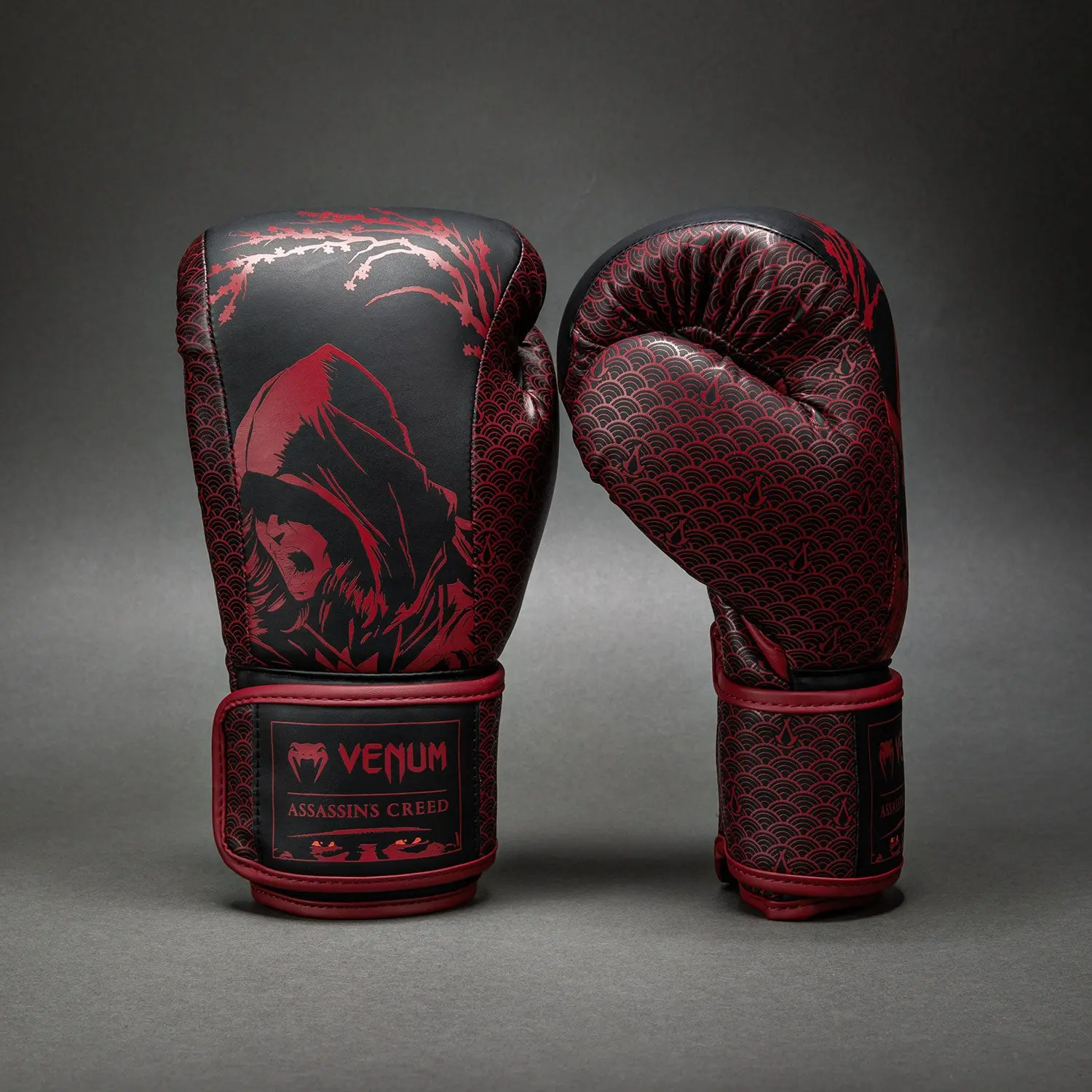Venum x Assassin's Creed Shadows Boxing Gloves - Burgundy/Black преден изглед