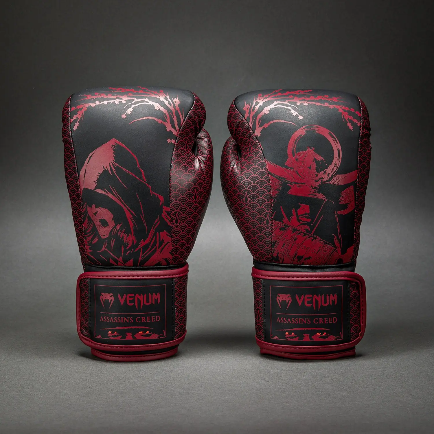 Venum x Assassin's Creed Shadows Boxing Gloves - Burgundy/Black преден изглед