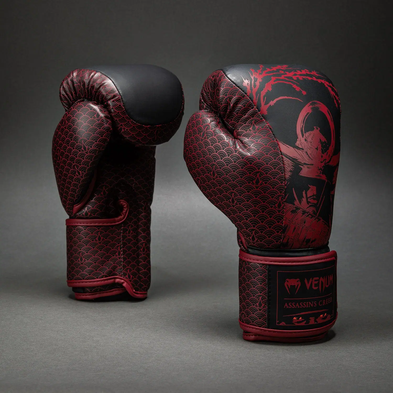 Venum x Assassin's Creed Shadows Boxing Gloves - Burgundy/Black преден изглед