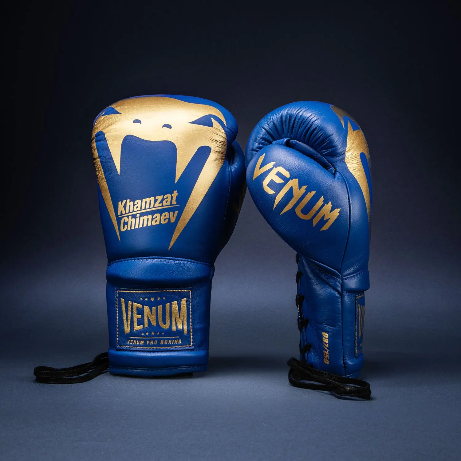 Venum Giant 2.0 Khamzat Chimaev Pro boxing gloves - Blue gold, изглед фронт и страничен