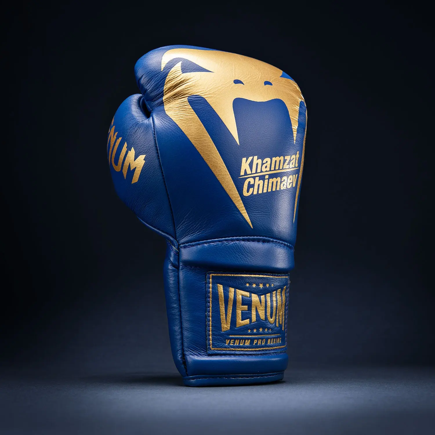 Venum Giant 2.0 Khamzat Chimaev Pro boxing gloves - Blue gold, изглед отпред