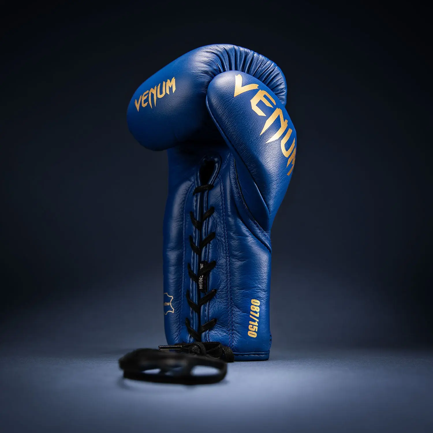 Venum Giant 2.0 Khamzat Chimaev Pro boxing gloves - Blue gold, изглед отляво с връзки