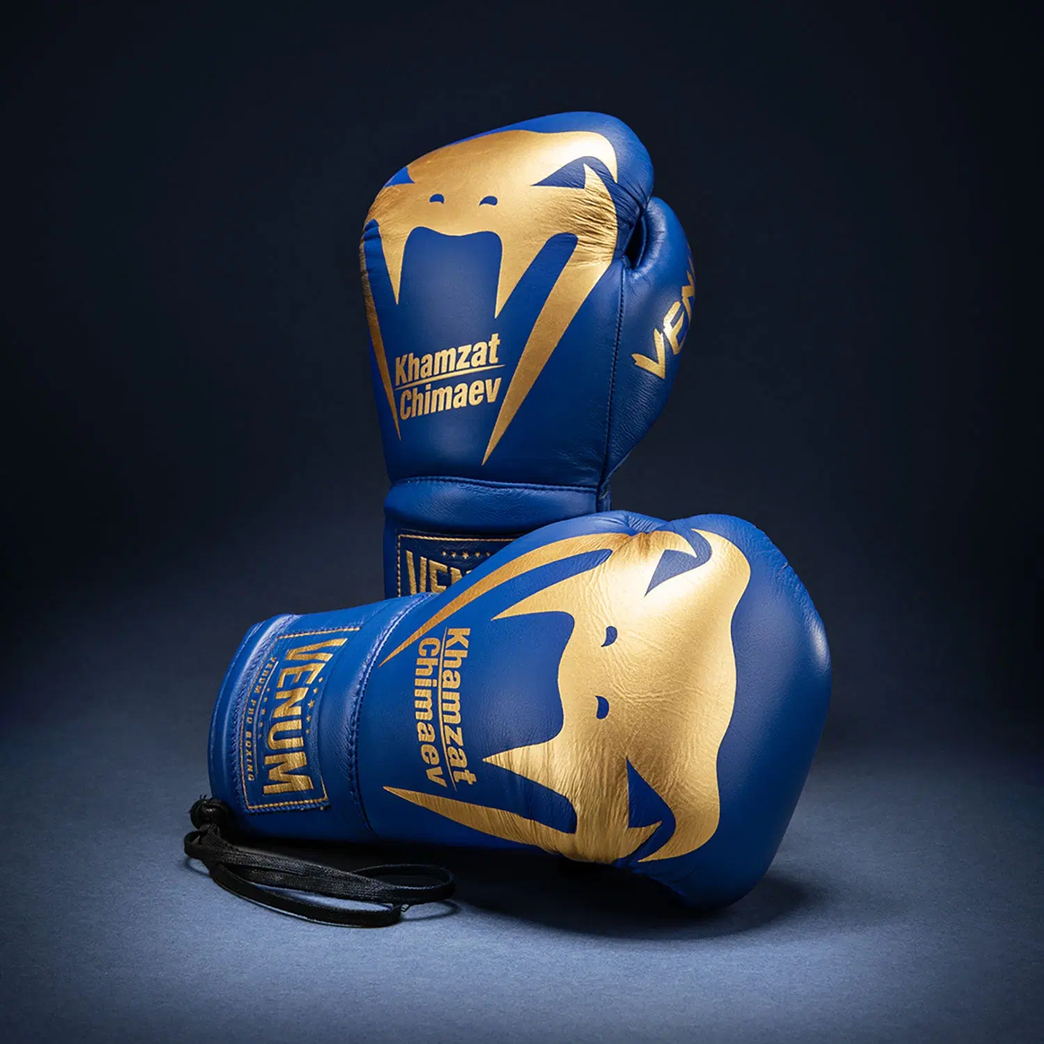 Venum Giant 2.0 Khamzat Chimaev Pro boxing gloves - Blue gold, преден изглед