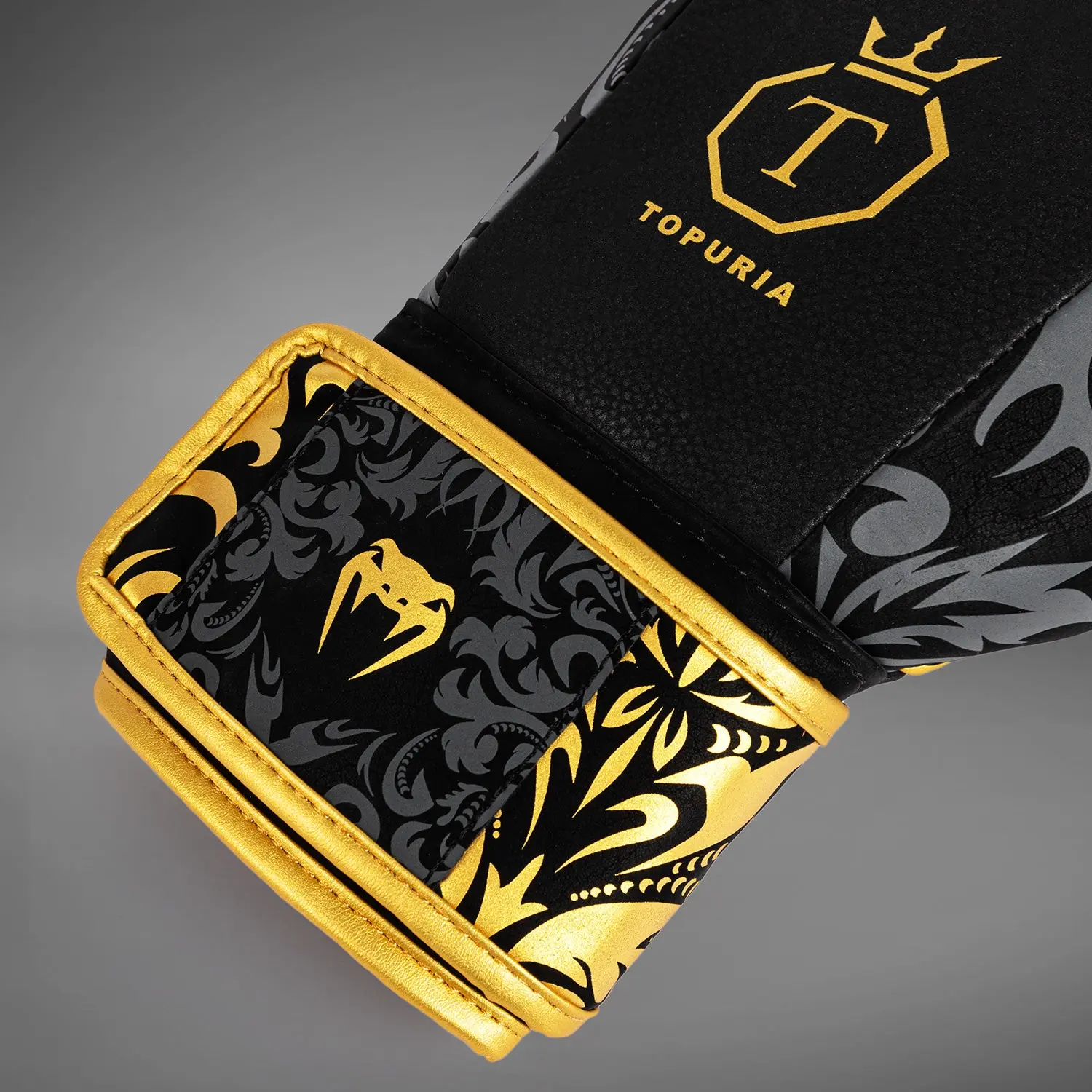 Venum x Topuria Unmatched Edition Boxing Gloves - Black/Gold при детайлен преглед