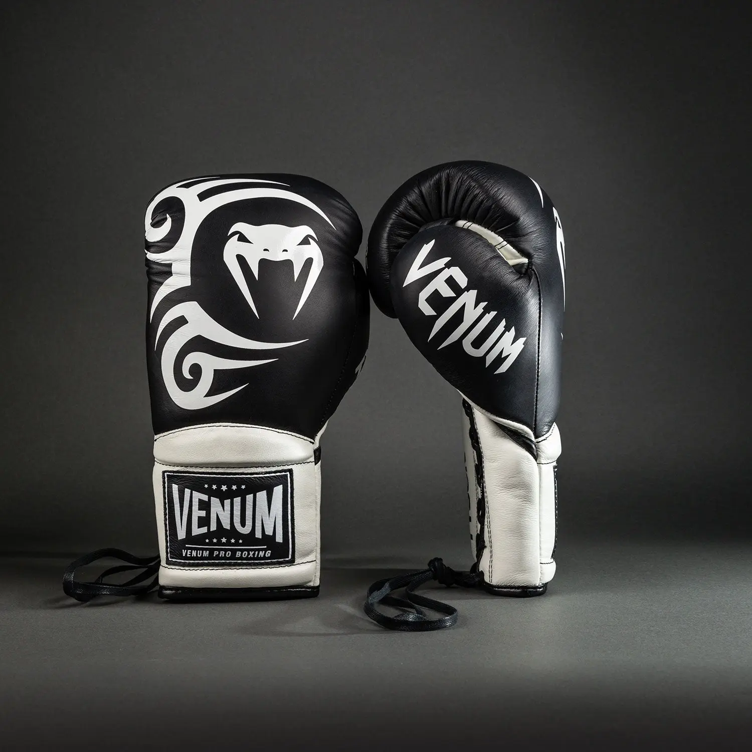 Venum Giant 2.0 Mike Tyson Pro Boxing Gloves with Laces - Deep Black/Optical White, преден изглед