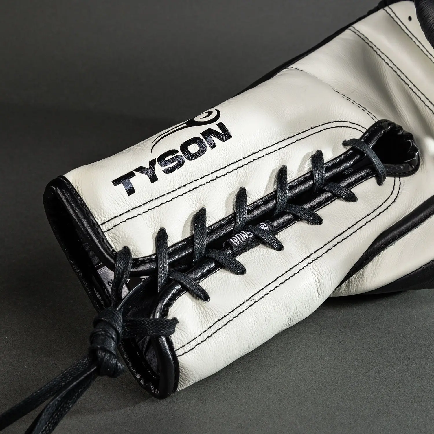 Venum Giant 2.0 Mike Tyson Pro Boxing Gloves with Laces - Deep Black/Optical White, връзки