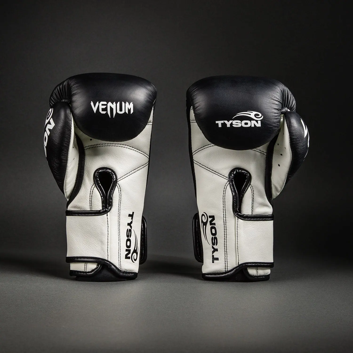 Venum Giant 2.0 Mike Tyson Pro Boxing Gloves - Deep Black/Optical White заден изглед