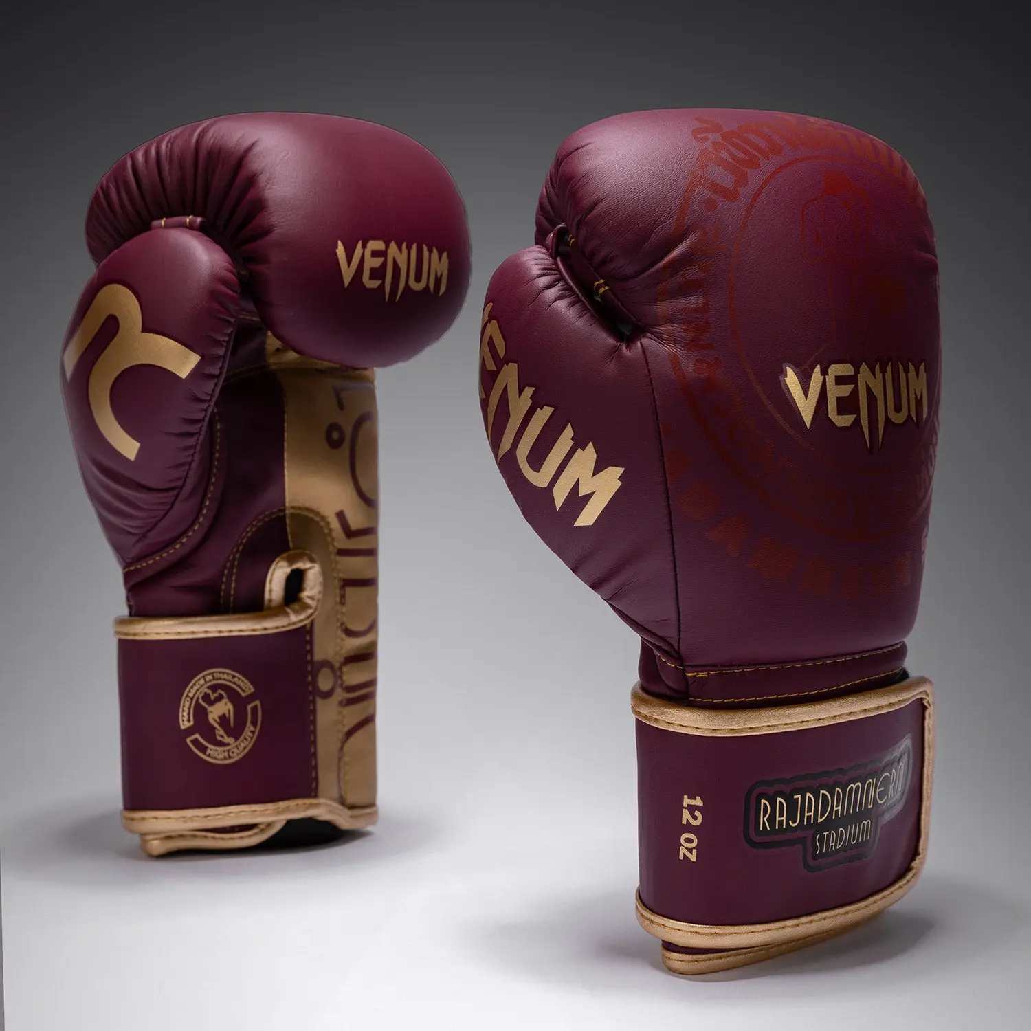 Venum x Rajadamnern Boxing Gloves - Burgundy преден изглед