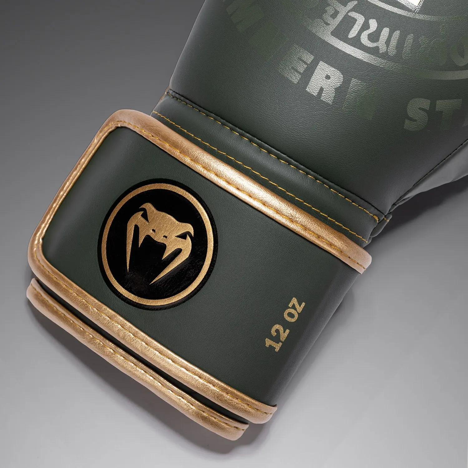 Venum x Rajadamnern Boxing Gloves - Military Green детайл на маншета