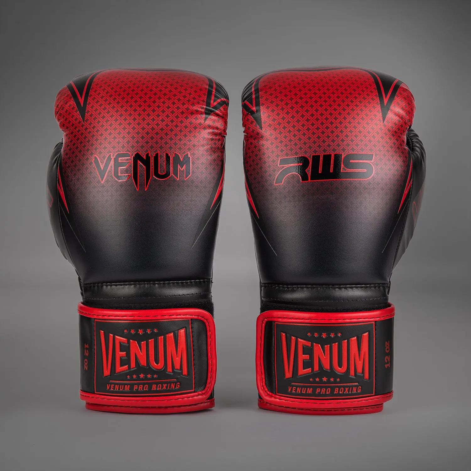 Venum x RWS 2.0 Boxing Gloves - Black/Red преден изглед на чифт