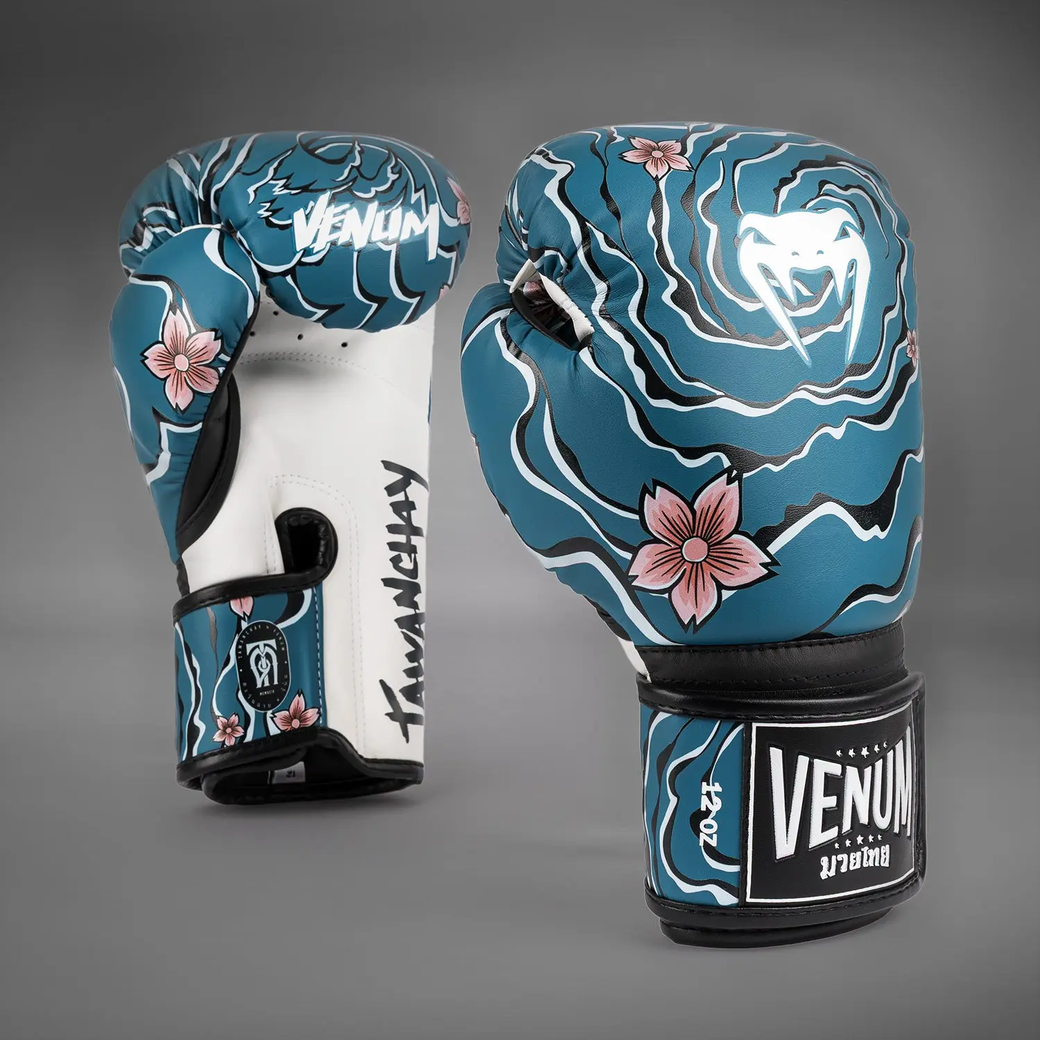 Venum X Tawanchay Boxing Gloves Blue/White изглед отзад