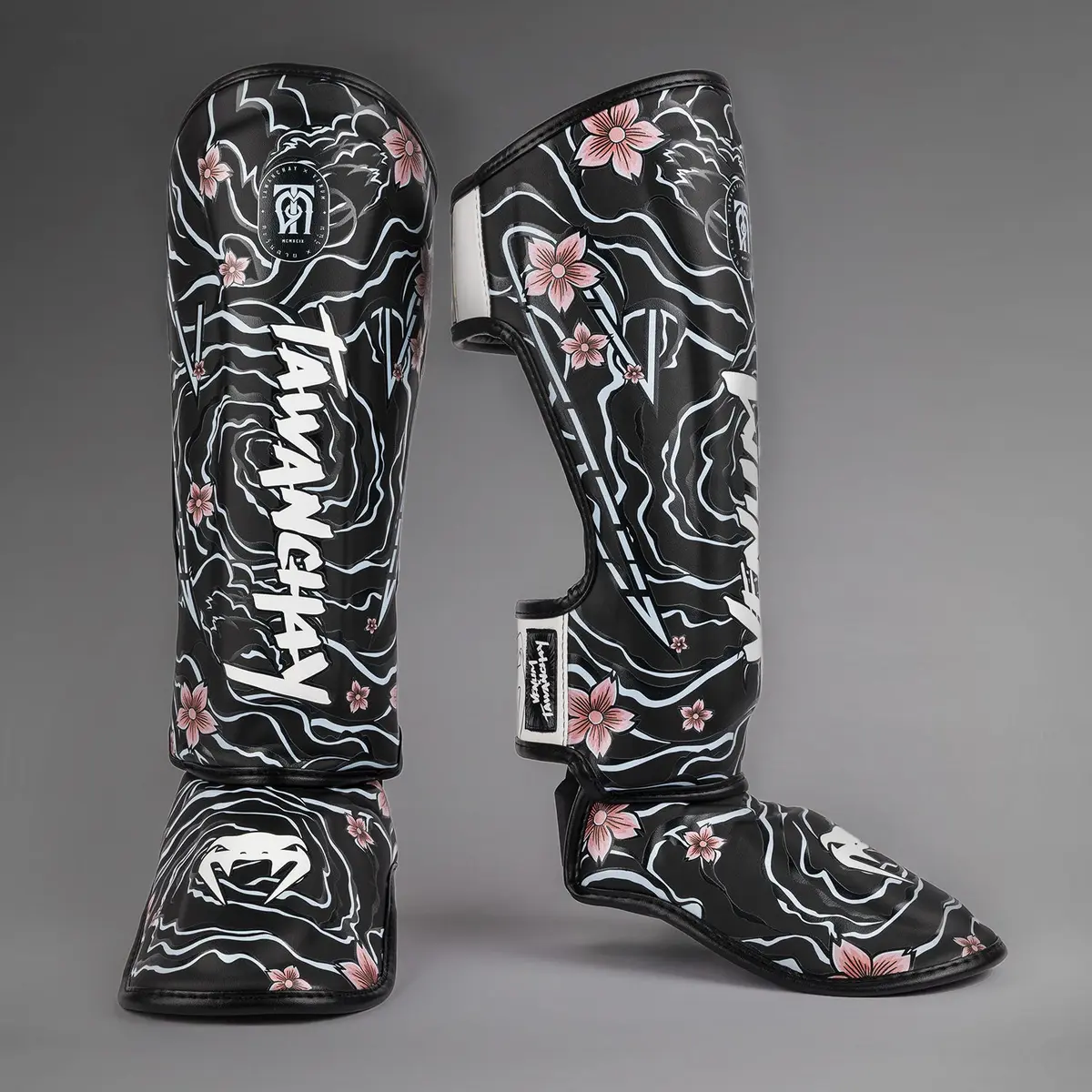 Venum x Tawanchay Shinguards Black/White страничен изглед
