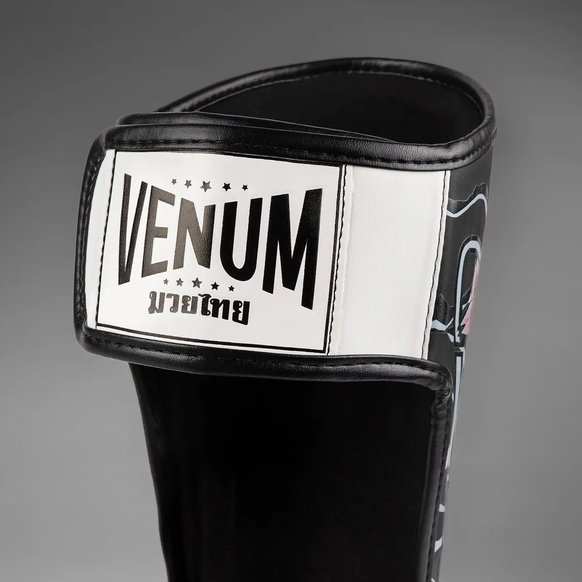 Venum x Tawanchay Shinguards Black/White лого Venum