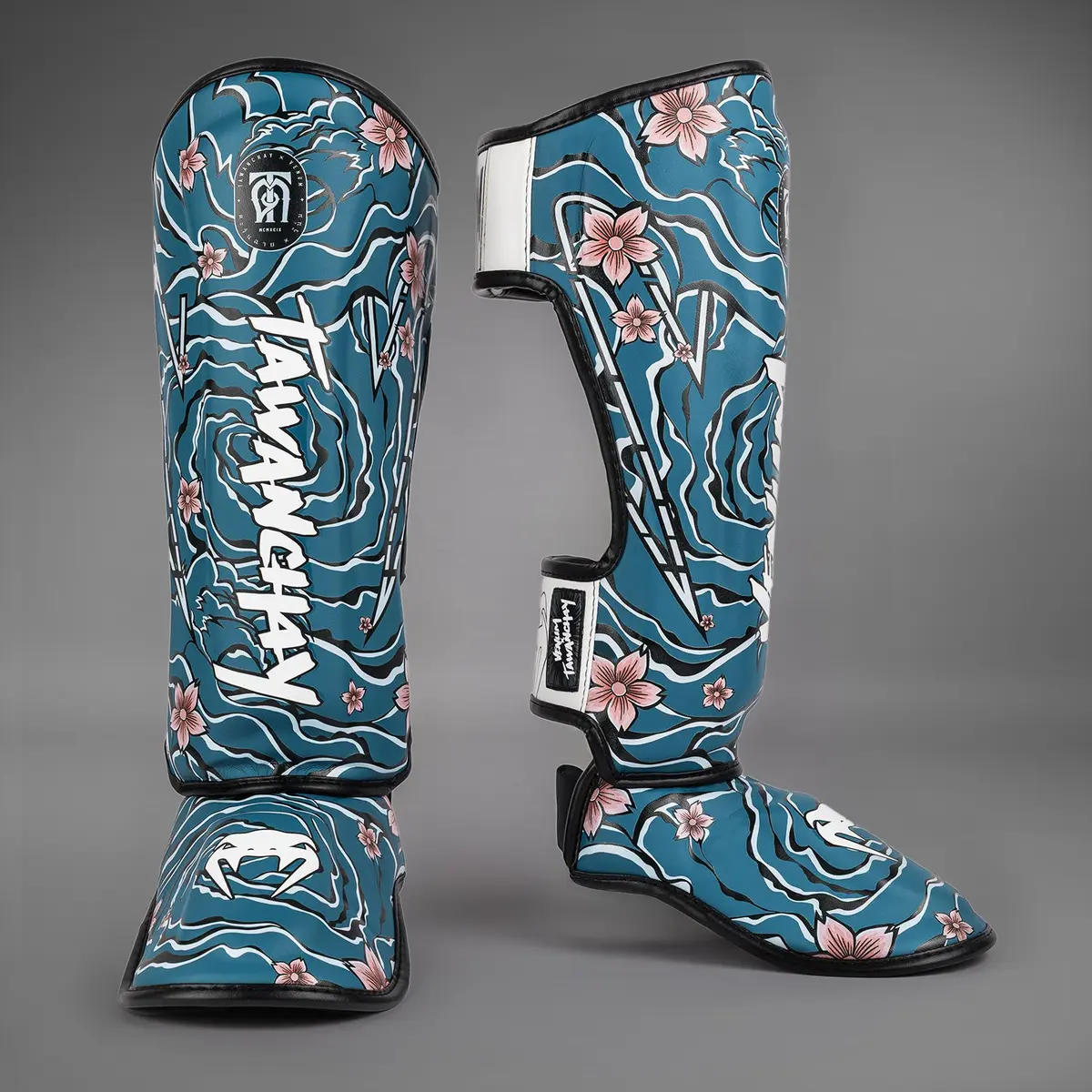 Venum x Tawanchay Shinguards Blue/White страничен изглед