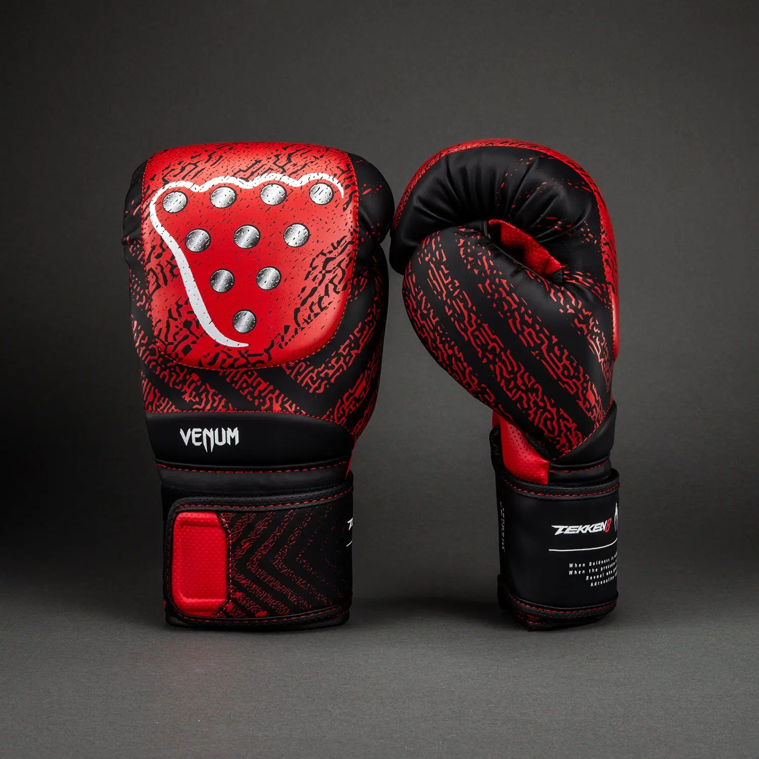 Venum x TEKKEN 8 Boxing Gloves - Kazuya - Red/Black преден изглед