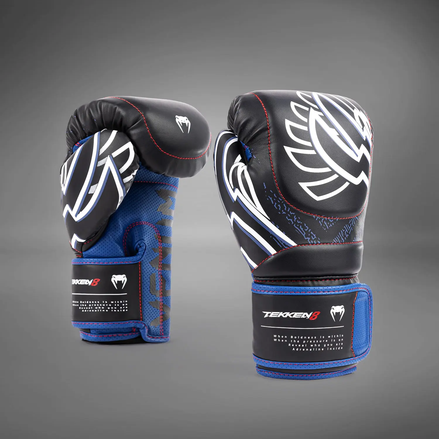Venum x TEKKEN 8 - Jin Kazama Boxing Gloves - Blue/Black/White преден изглед под ъгъл