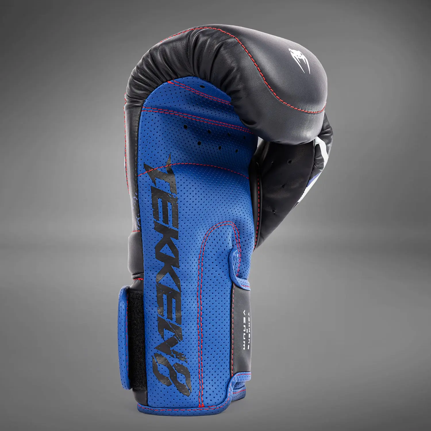 Venum x TEKKEN 8 - Jin Kazama Boxing Gloves - Blue/Black/White страничен изглед
