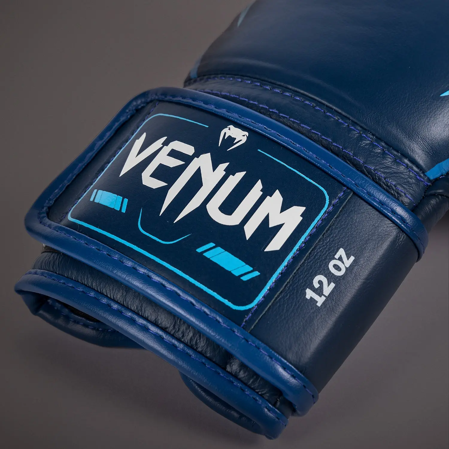 Venum x Top Rank Original Hammer Boxing Gloves - Navy Blue детайл на каишката