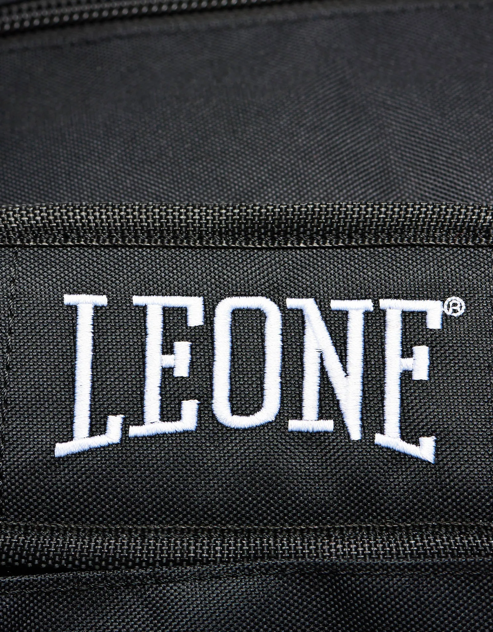 Leone 1947 Ambassador Duffel Bag - Black етикет с логото Leone