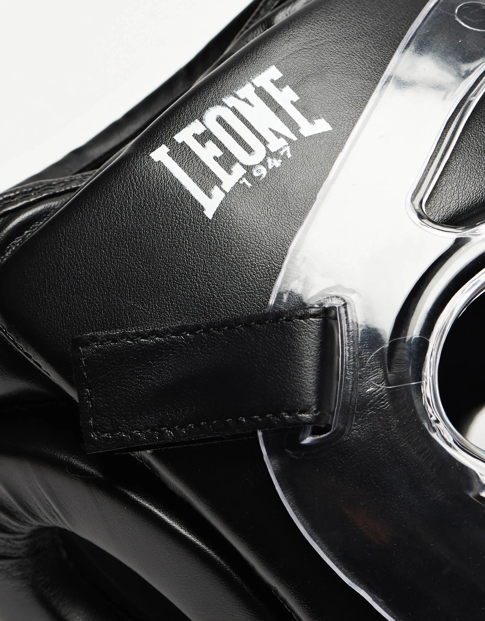 Leone 1947 Plastic Pad Headgear - Black детайл с лого