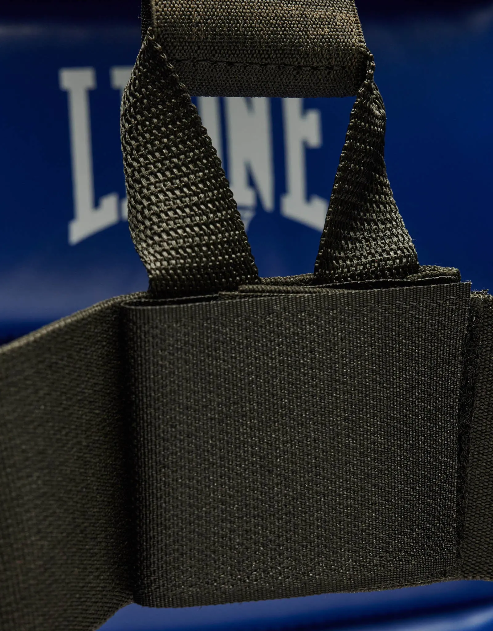 Leone 1947 Body Protector детайл на презрамките