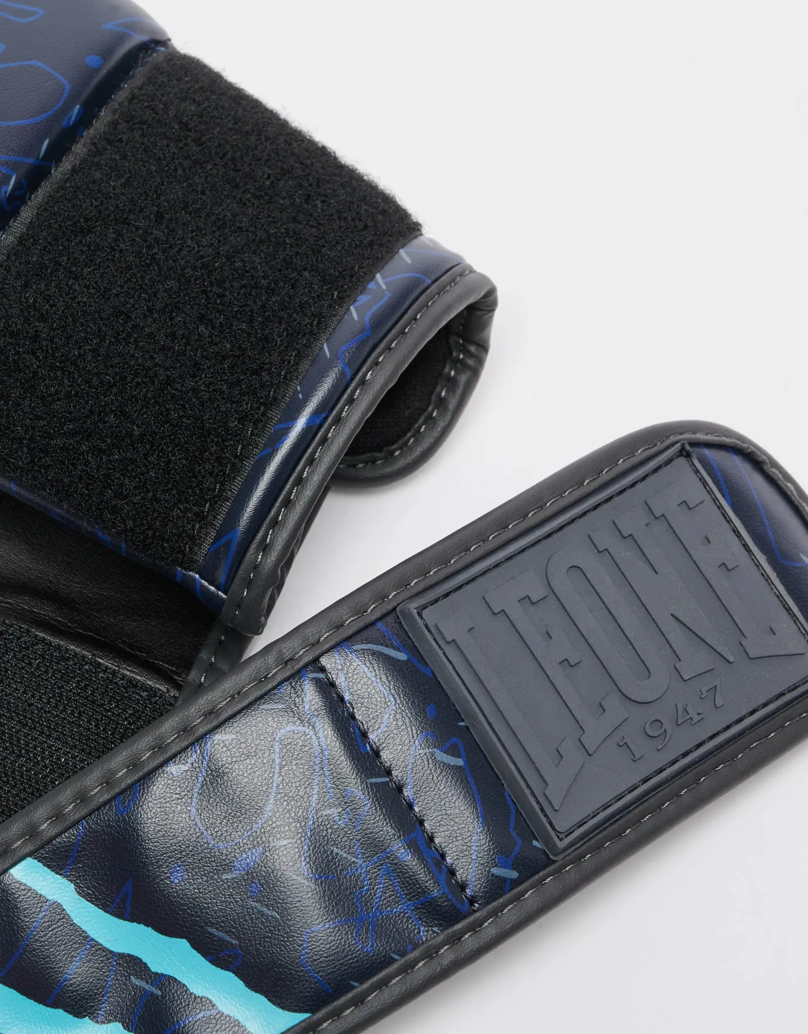 Leone 1947 Primal Instinct Training MMA Gloves - Blue закопчаване