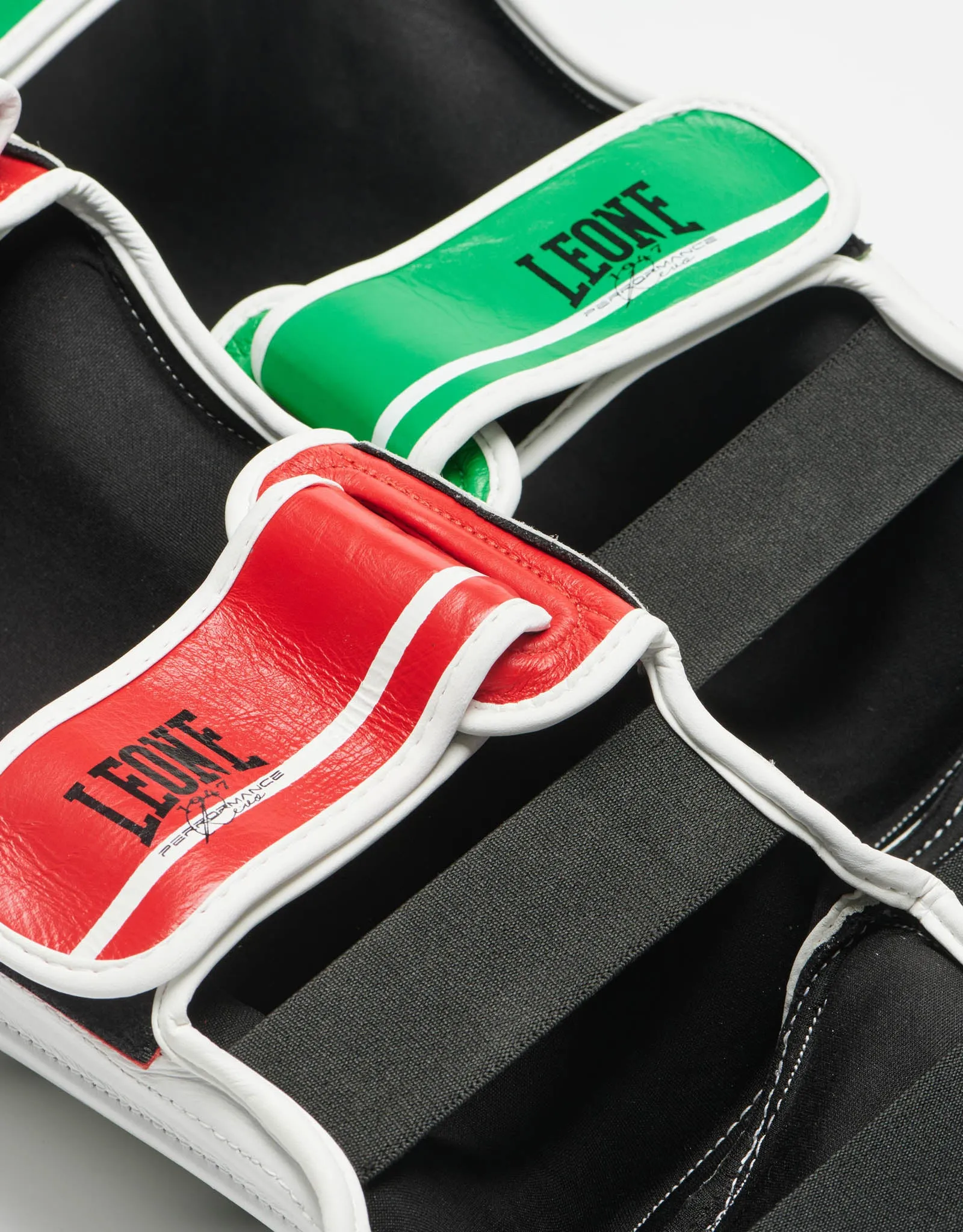 Leone 1947 Revo Performance Shin Guards - White детайл със закопчалки