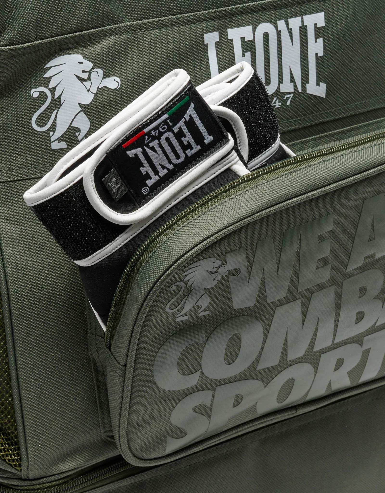 Leone 1947 Ambassador Backpack - Green, преден джоб с ръкавици Leone